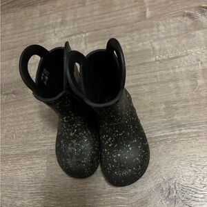 CROCS Black and Green Ankle Boots with Glitter Finish